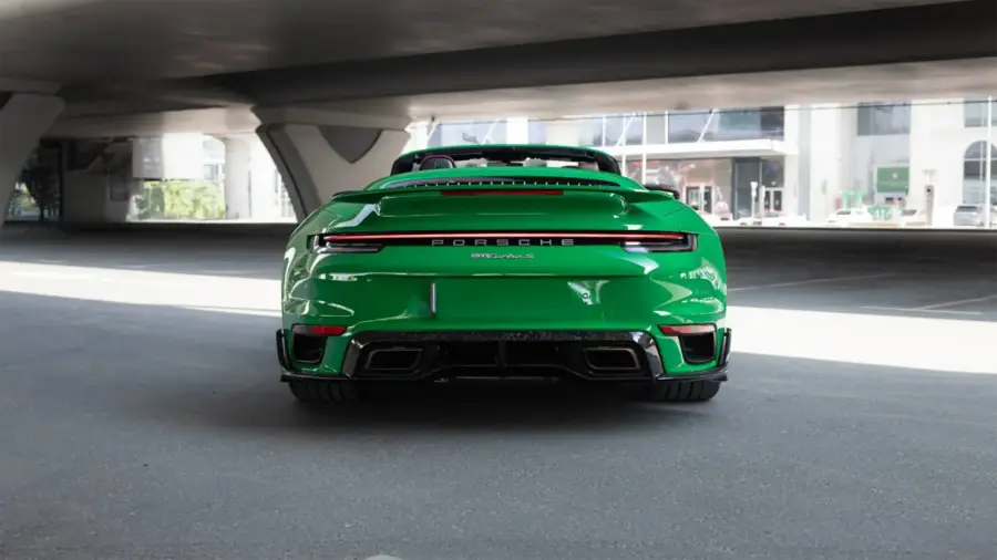 Rent Porsche 911 Turbo S Green in Dubai — photo 4 of 6