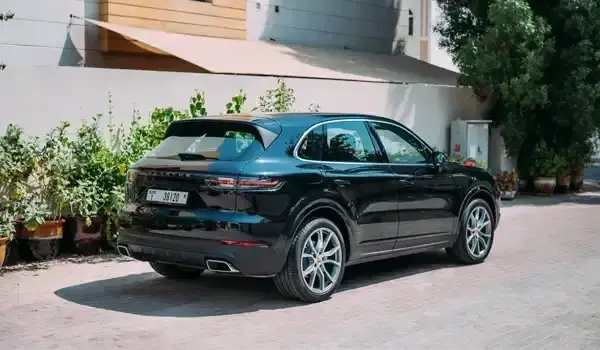 Rent Porsche Cayenne Black in Dubai — photo 3 of 9