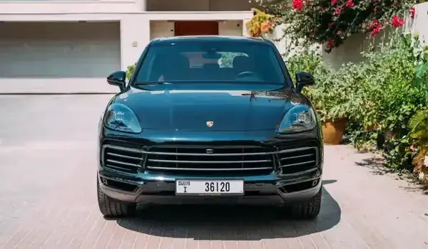 Rent Porsche Cayenne Black in Dubai — photo 5 of 9