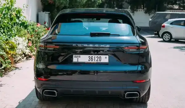 Rent Porsche Cayenne Black in Dubai — photo 8 of 9