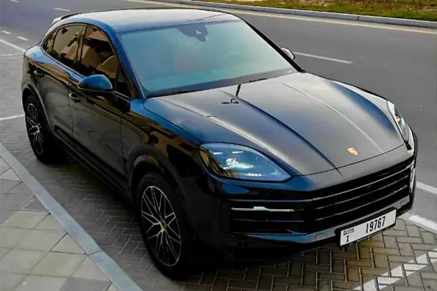 在迪拜租赁黑色的保时捷Cayenne — Porsche — 第 2 张，共 5 张