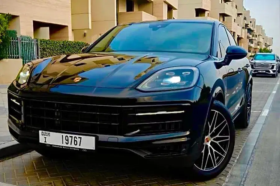 在迪拜租赁黑色的保时捷Cayenne — Porsche — 第 3 张，共 5 张