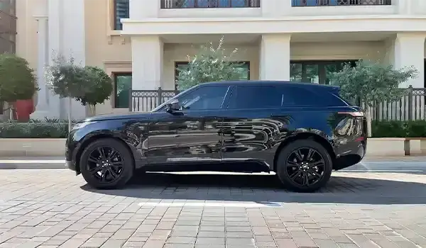 Аренда авто Range Rover Velar черного цвета в Дубае в аренду в Дубай, ОАЭ — Range Rover — фото 4 из 6