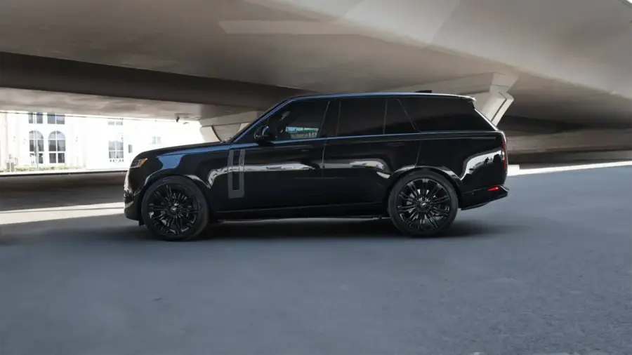 Rent Range Rover Vogue Black in Dubai — photo 3 of 8