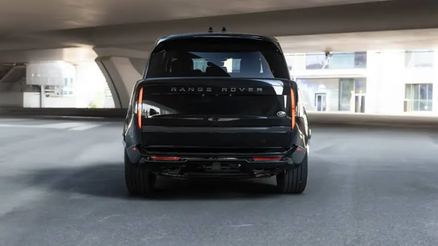 Rent Range Rover Vogue Black in Dubai — photo 4 of 8