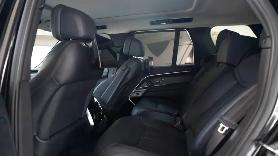 Rent Range Rover Vogue Black in Dubai — photo 5 of 8