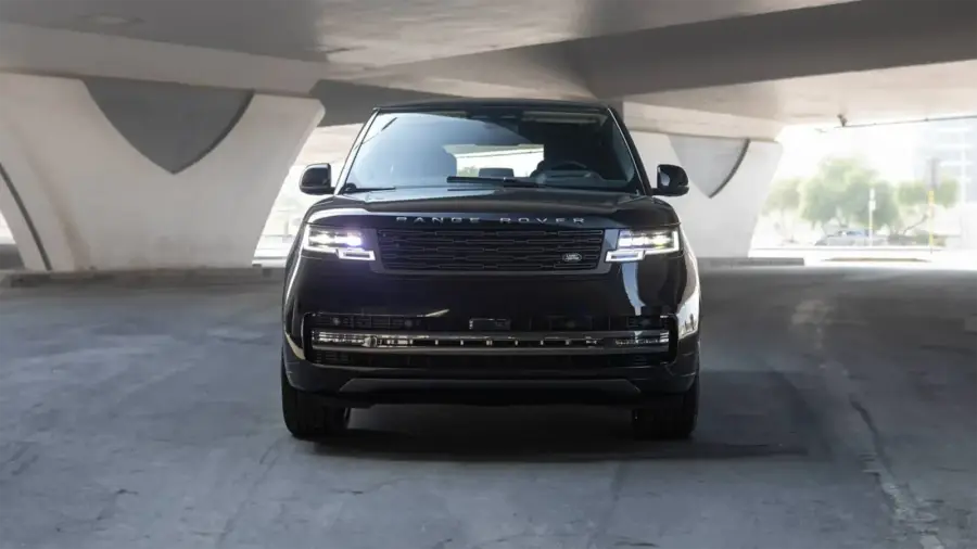 Rent Range Rover Vogue Black in Dubai — photo 8 of 8