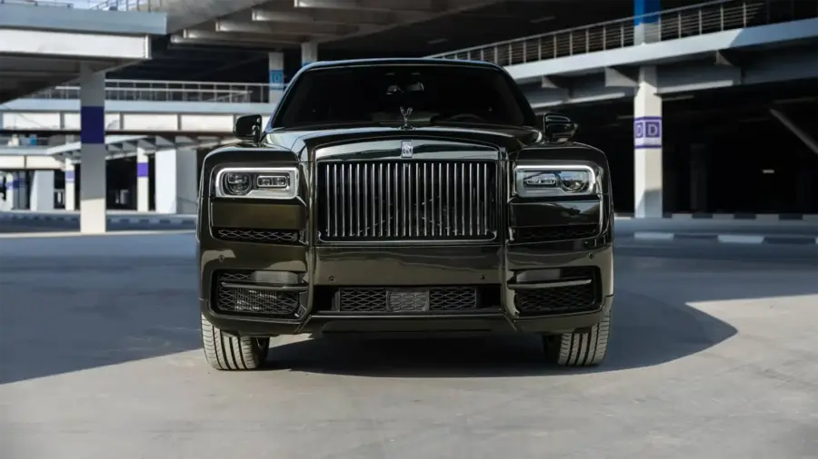 Rent Rolls-Royce Cullinan Green in Dubai — photo 4 of 7