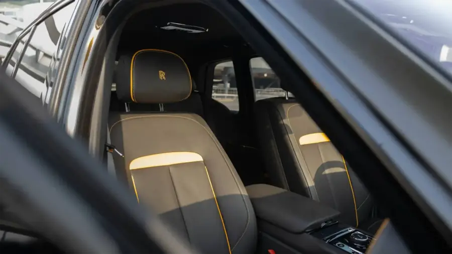 Rent Rolls-Royce Cullinan Green in Dubai — photo 5 of 7