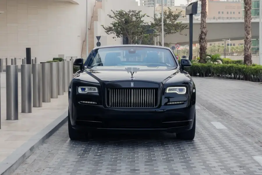 Rent Rolls-Royce Dawn Black in Dubai — photo 4 of 9