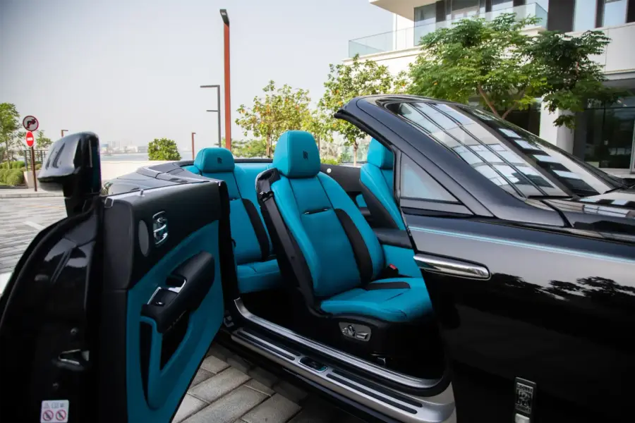 Rent Rolls-Royce Dawn Black in Dubai — photo 7 of 9