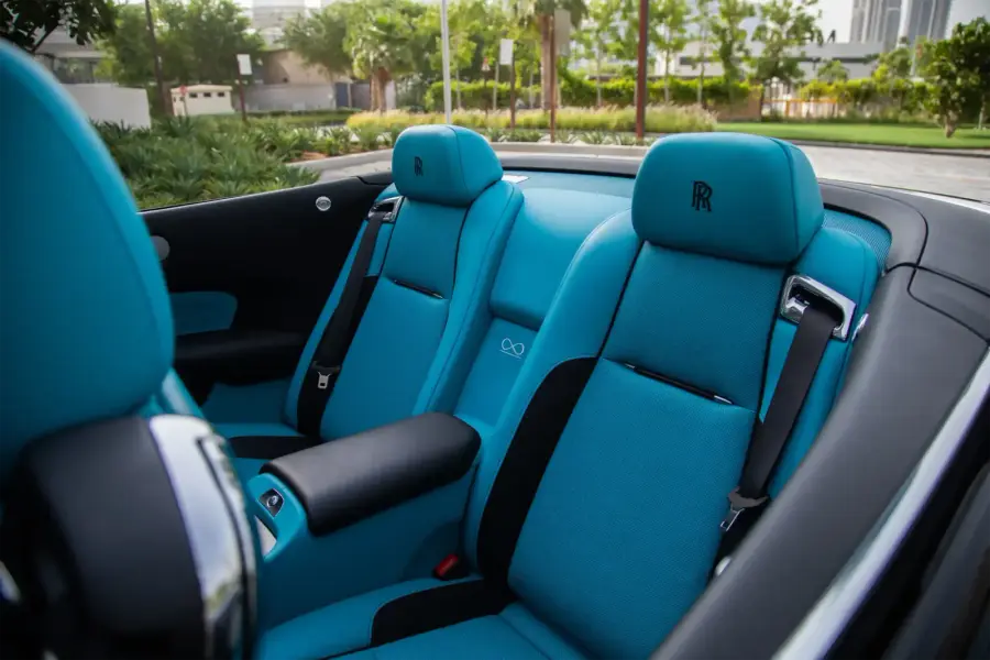 Rent Rolls-Royce Dawn Black in Dubai — photo 8 of 9
