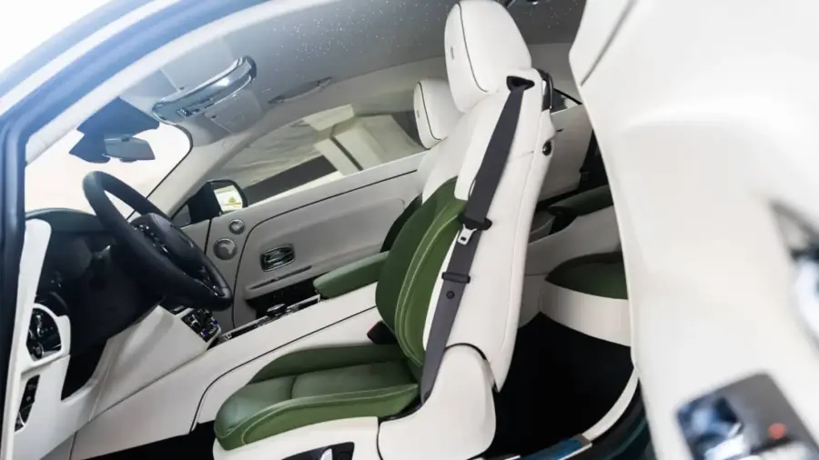Rent Rolls-Royce Spectre Green in Dubai — photo 7 of 9