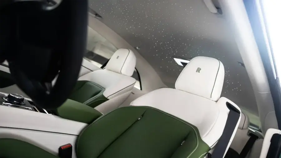 Rent Rolls-Royce Spectre Green in Dubai — photo 8 of 9