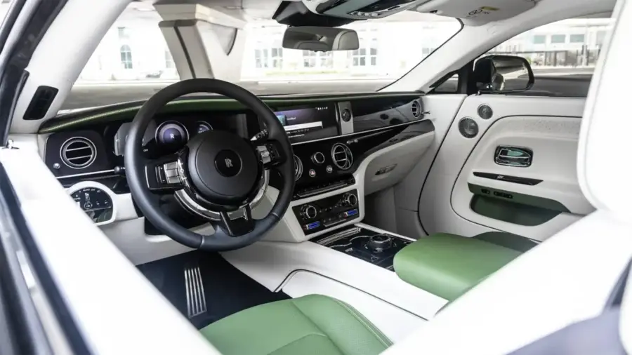 Rent Rolls-Royce Spectre Green in Dubai — photo 9 of 9