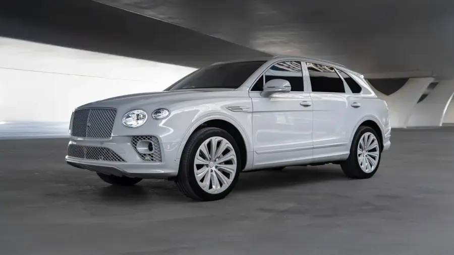 เช่ารถ Bentley Bentayga สีเทาในดูไบ — รูปที่ 2 จาก 7