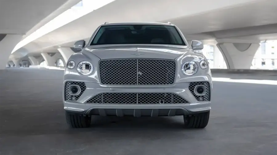 เช่ารถ Bentley Bentayga สีเทาในดูไบ — รูปที่ 3 จาก 7