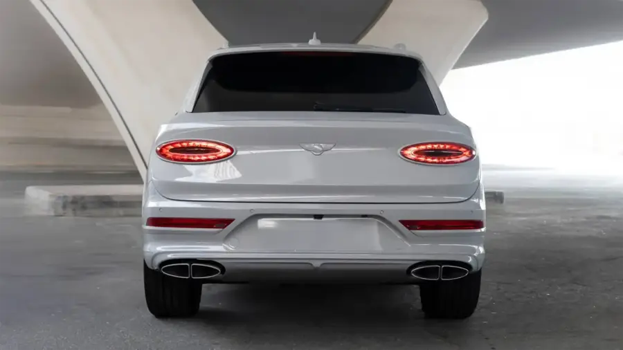 เช่ารถ Bentley Bentayga สีเทาในดูไบ — รูปที่ 4 จาก 7