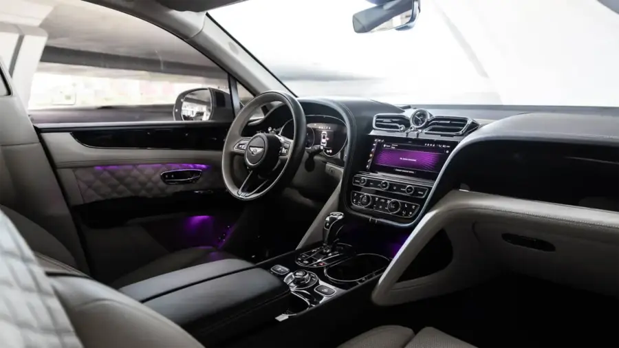 เช่ารถ Bentley Bentayga สีเทาในดูไบ — รูปที่ 7 จาก 7