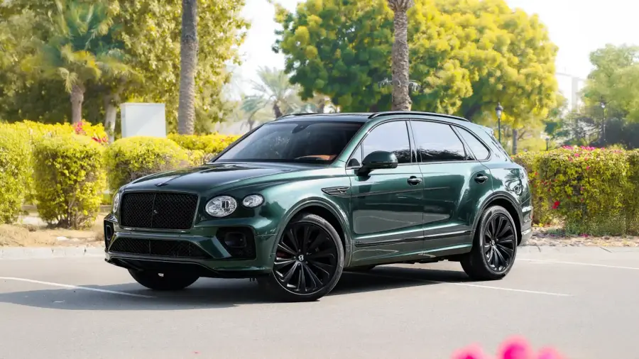Rent Bentley Bentayga Green in Dubai — photo 2 of 6