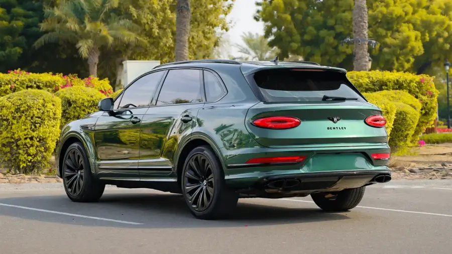Rent Bentley Bentayga Green in Dubai — photo 3 of 6
