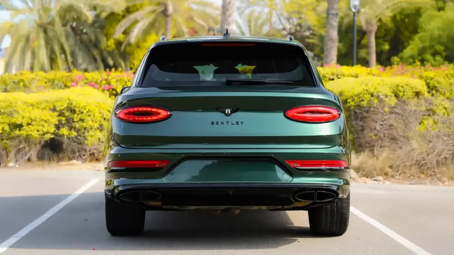 Rent Bentley Bentayga Green in Dubai — photo 6 of 6