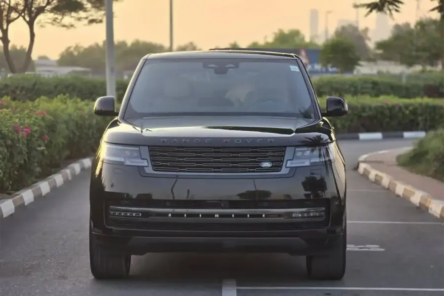 Rent Range Rover Vogue Black in Dubai — photo 2 of 6