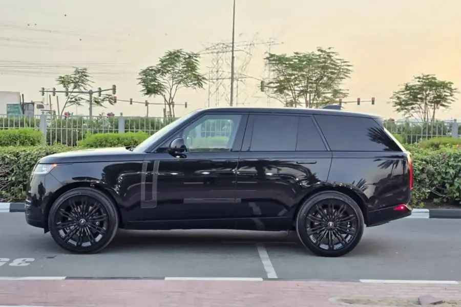 Rent Range Rover Vogue Black in Dubai — photo 3 of 6
