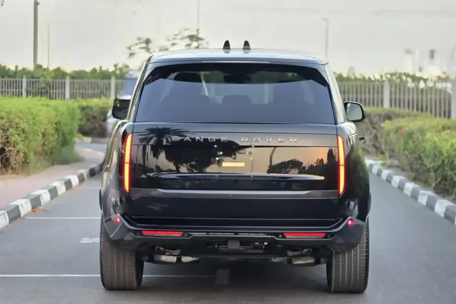 Rent Range Rover Vogue Black in Dubai — photo 4 of 6