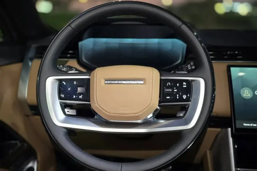 Rent Range Rover Vogue Black in Dubai — photo 6 of 6