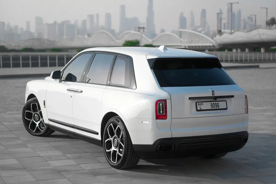 Rent Rolls-Royce Cullinan White in Dubai — photo 4 of 5