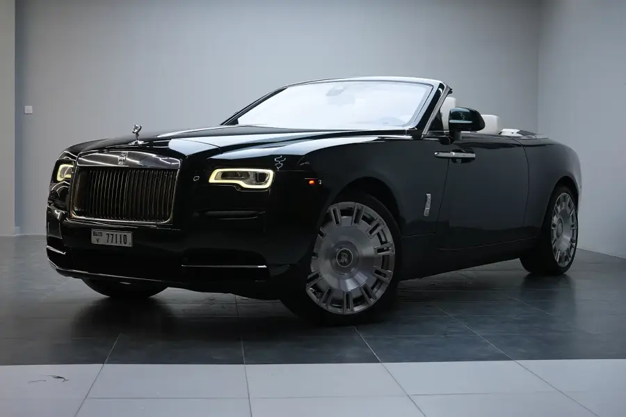 دبئی میں Rolls-Royce Dawn سبز کرایہ پر لیں — تصویر 2 از 7