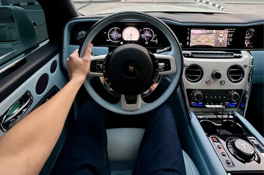Rent Rolls-Royce Cullinan White 2025 in Dubai — photo 10 of 10