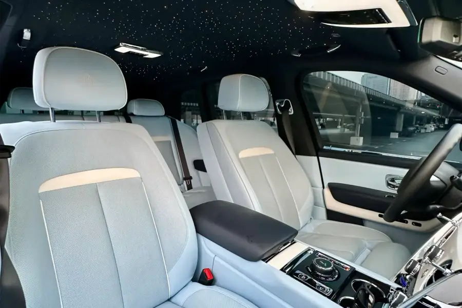 Rent Rolls-Royce Cullinan White 2025 in Dubai — photo 6 of 10