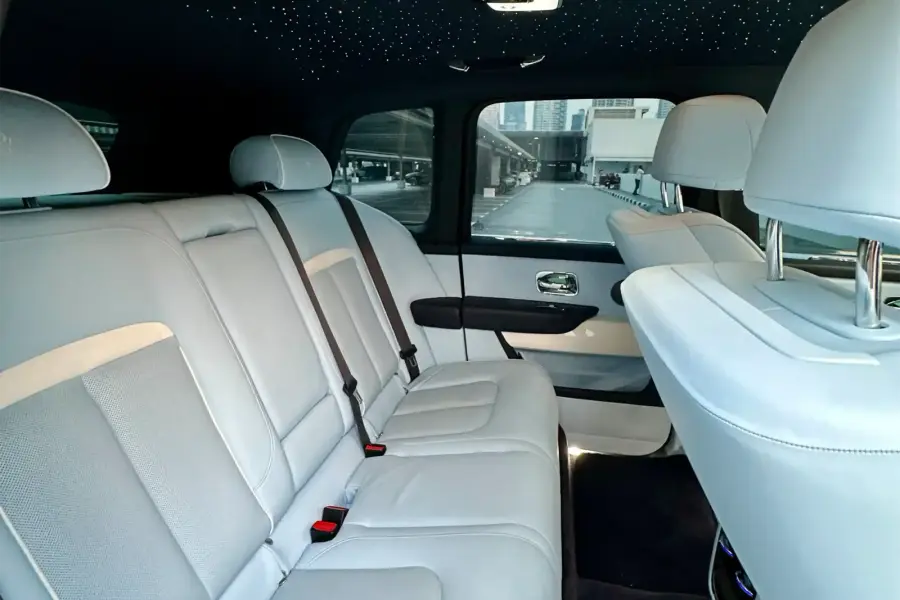 Rent Rolls-Royce Cullinan White 2025 in Dubai — photo 7 of 10