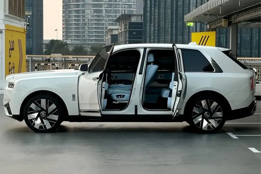 Rent Rolls-Royce Cullinan White 2025 in Dubai — photo 8 of 10