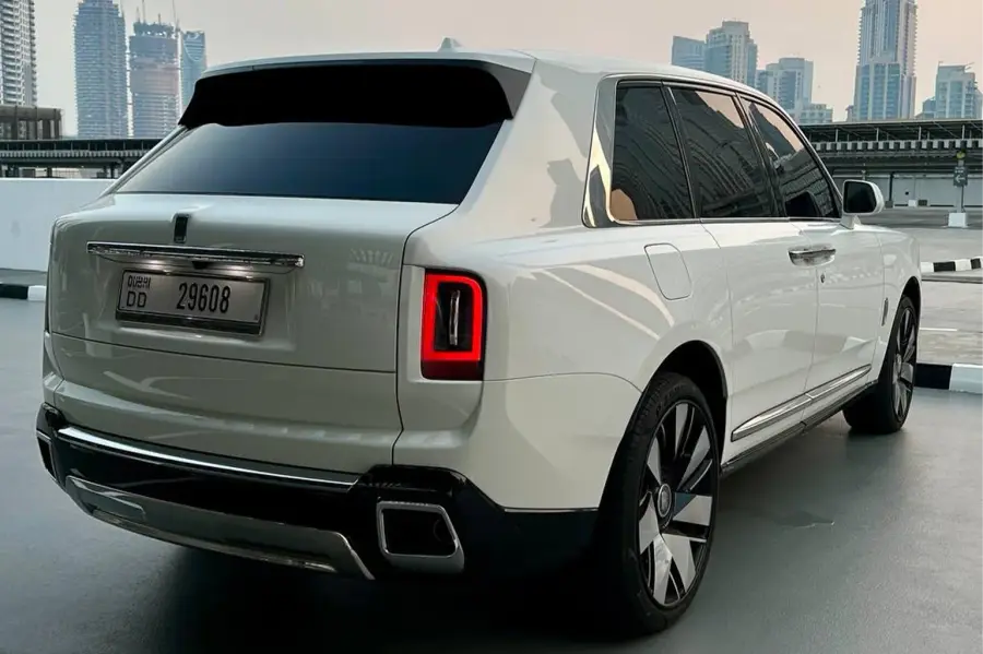 Rent Rolls-Royce Cullinan White 2025 in Dubai — photo 9 of 10