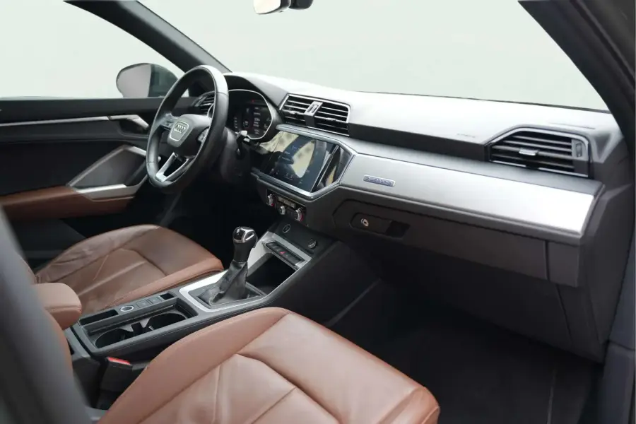 Rent Audi Q3 Grey 2022 in Dubai — photo 4 of 5