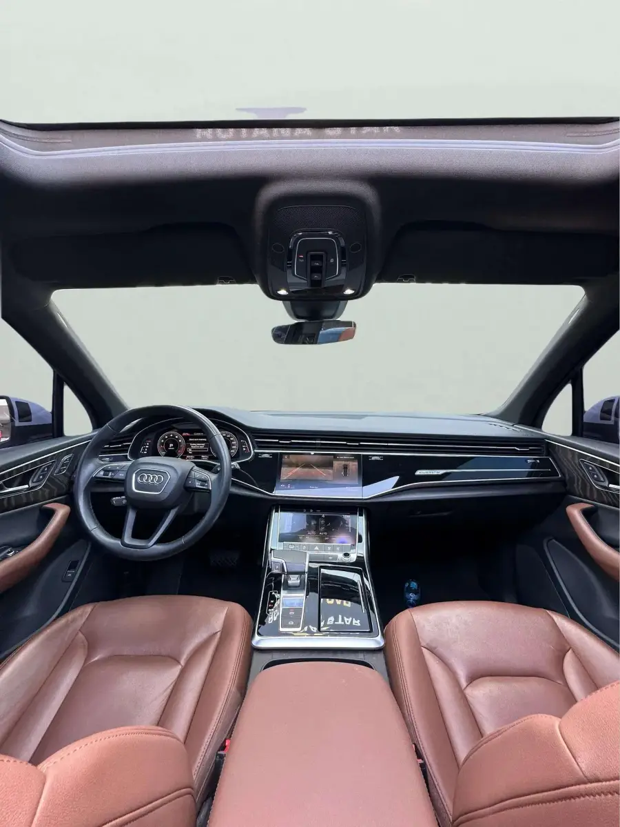 Rent Audi Q7 White 2021 in Dubai — photo 4 of 4