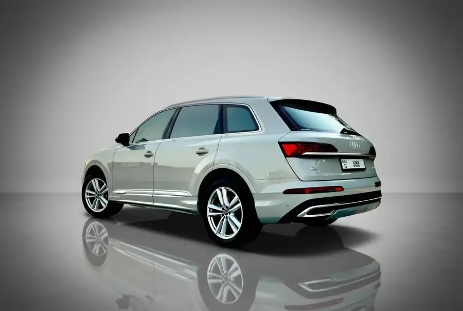 Rent Audi Q7 Beige 2022 in Dubai — photo 3 of 4