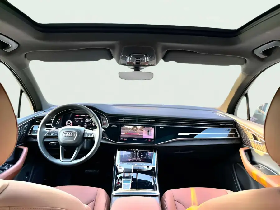 Rent Audi Q7 Beige 2022 in Dubai — photo 4 of 4