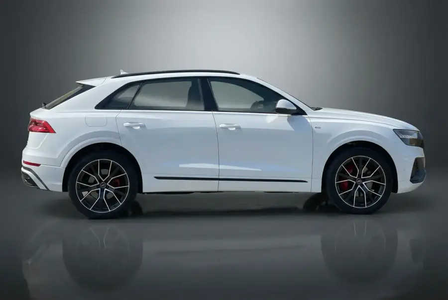 Rent Audi Q8 White 2021 in Dubai — photo 2 of 5