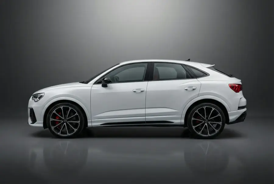 在迪拜租赁2021年白色奥迪RSQ3 — Audi — 第 2 张，共 5 张