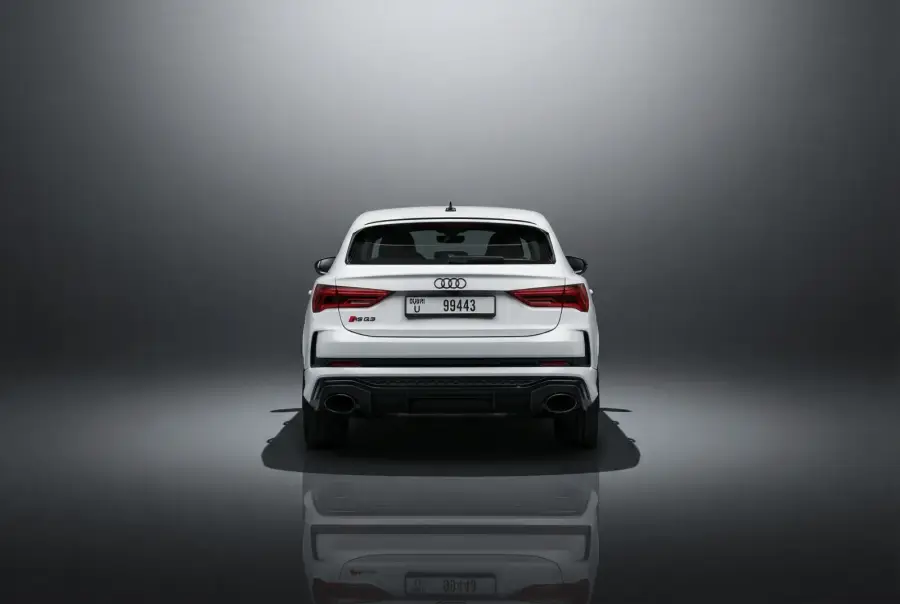 在迪拜租赁2021年白色奥迪RSQ3 — Audi — 第 3 张，共 5 张