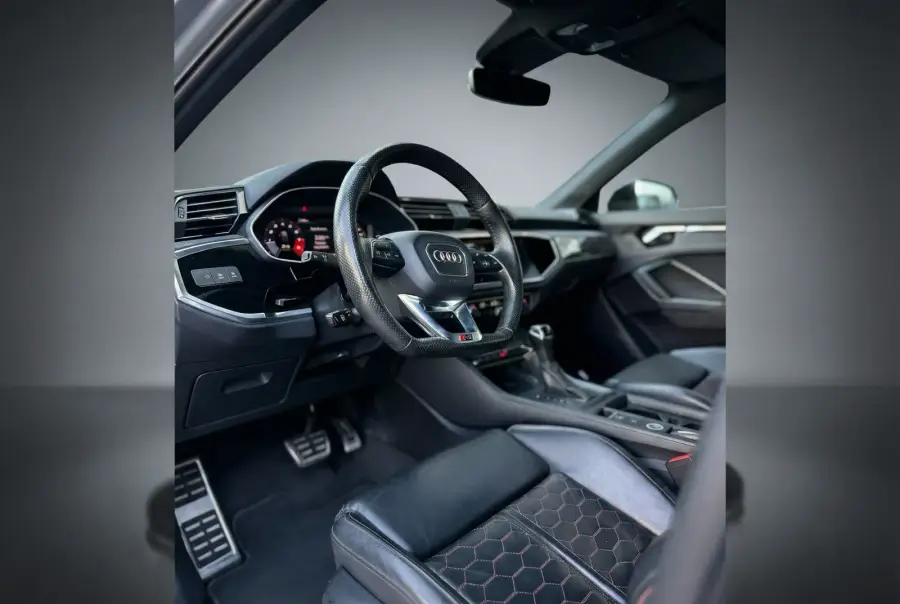 在迪拜租赁2021年白色奥迪RSQ3 — Audi — 第 4 张，共 5 张