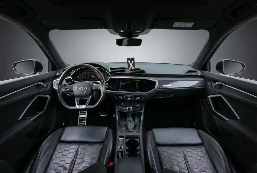 在迪拜租赁2021年白色奥迪RSQ3 — Audi — 第 5 张，共 5 张