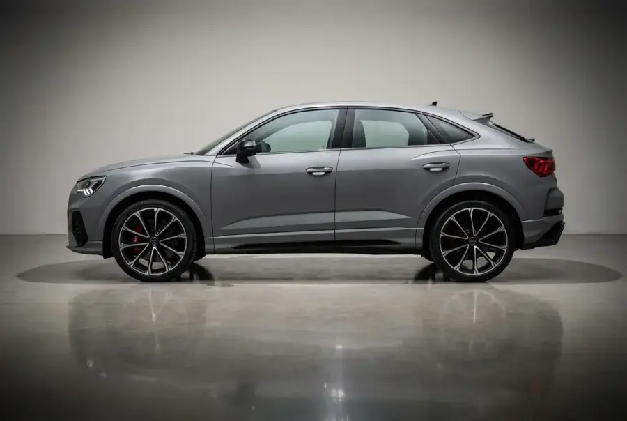 在迪拜租赁2022年灰色奥迪RSQ3 — Audi — 第 2 张，共 3 张