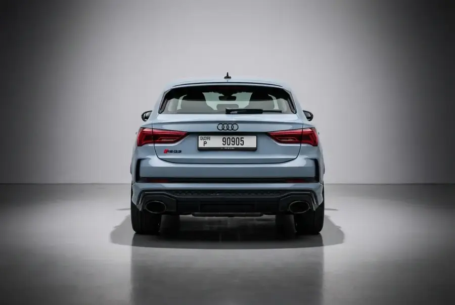 在迪拜租赁2022年灰色奥迪RSQ3 — Audi — 第 3 张，共 3 张