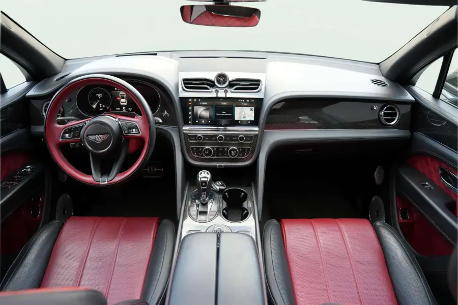 Аренда Bentley Bentayga Серый 2021 в Дубае в аренду в Дубай, ОАЭ — Bentley — фото 2 из 3