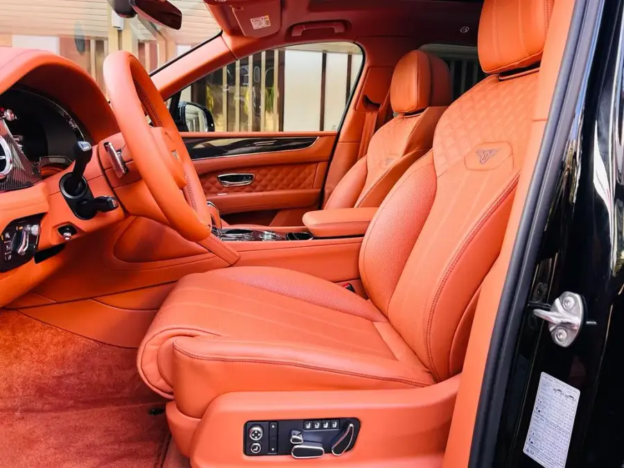 Rent Bentley Bentayga Black 2022 in Dubai — photo 7 of 7